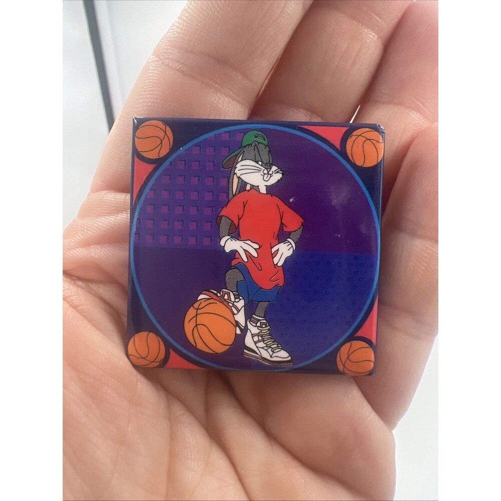 Vintage 1993 Looney Tunes Basketball Space Jam Pin Button Bugs Bunny Warner Bro